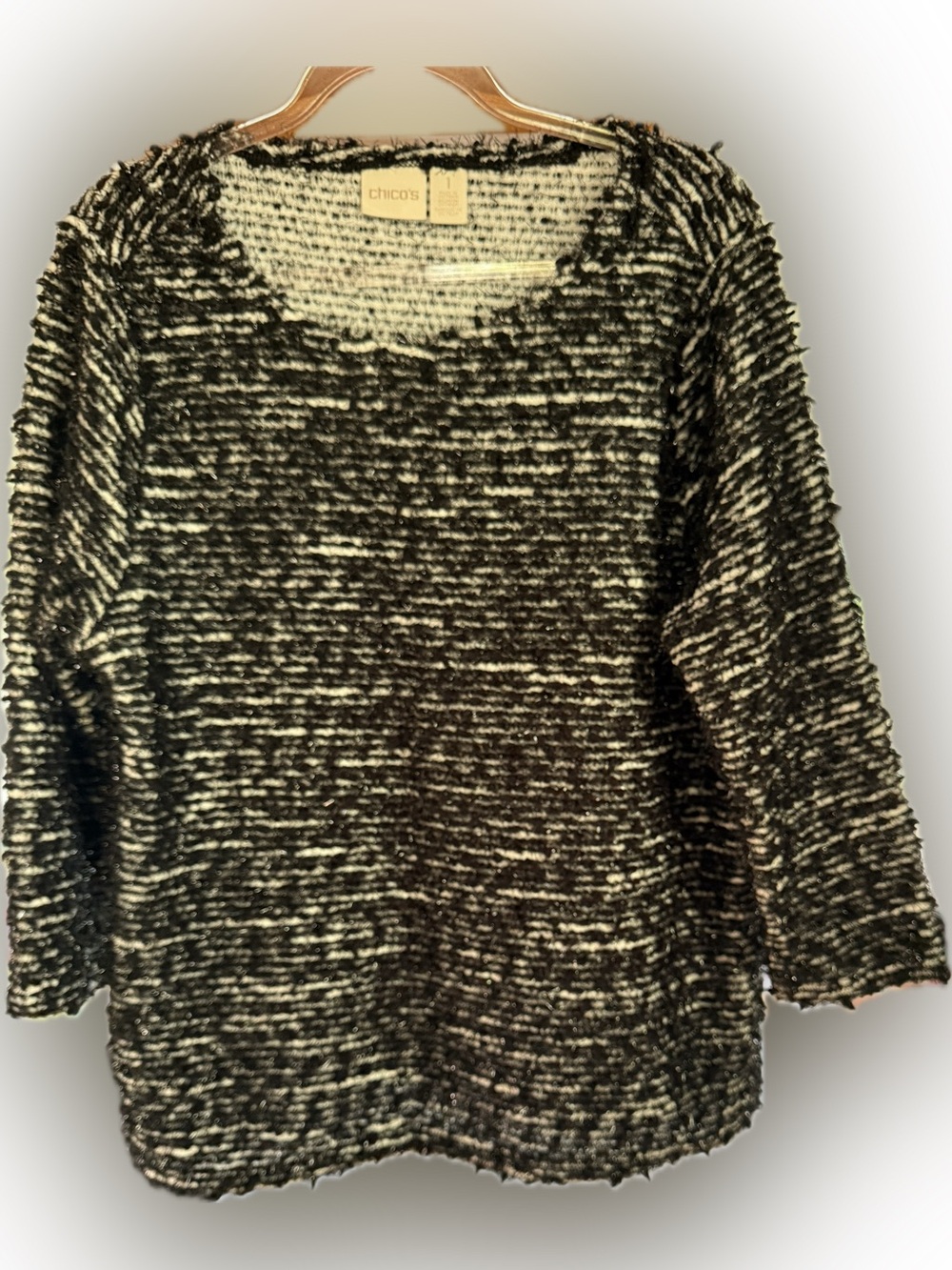 CHICOS  BLACK N WHITE SPARKLY UNUSUAL KNIT TOP SIZE 1